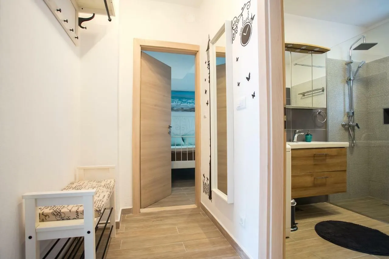 Cozy Coastal Apartment Gama