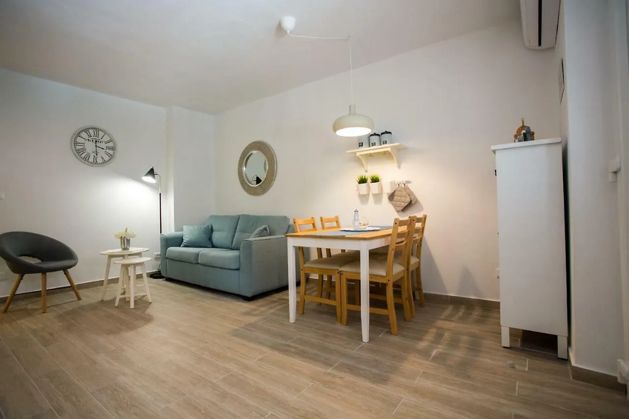Cozy Coastal Apartment Gama