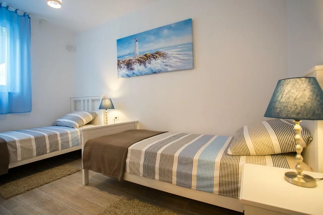Cozy Coastal Apartment Gama Split 0*,  Croacia